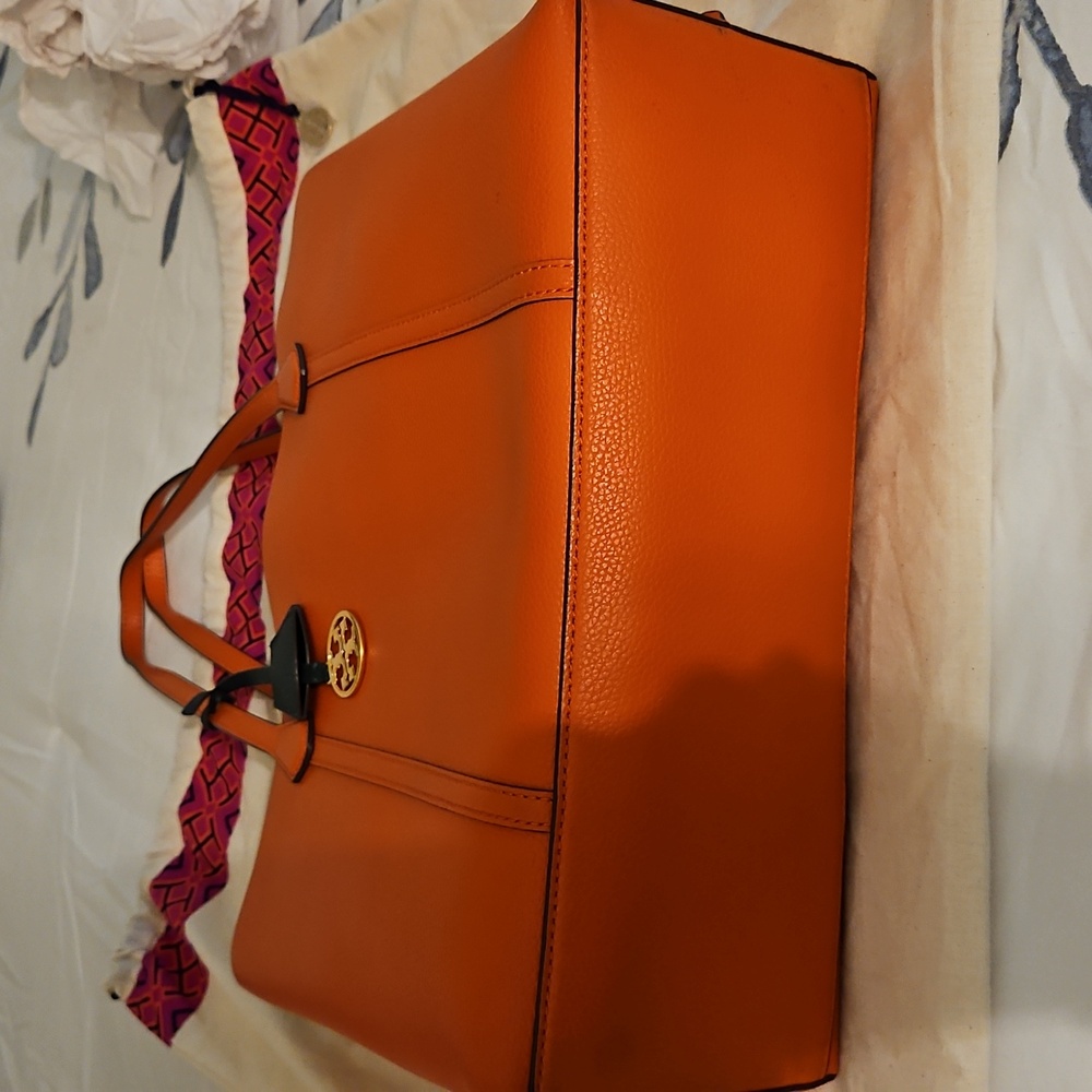 NWOTs Tory Burch Perry Triple Compartment Tote. - Picture 4 of 12